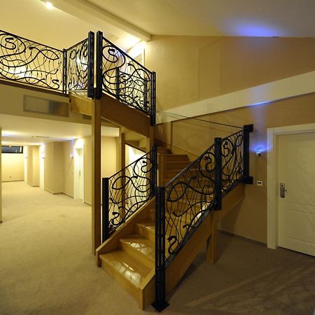 Hotel 1000 Ruza Belgrad Dış mekan fotoğraf