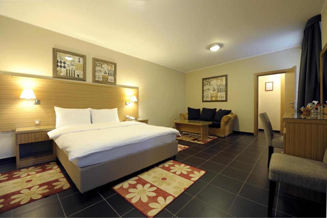 Hotel 1000 Ruza Belgrad Dış mekan fotoğraf