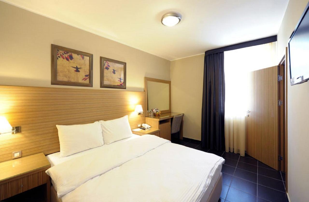 Hotel 1000 Ruza Belgrad Dış mekan fotoğraf