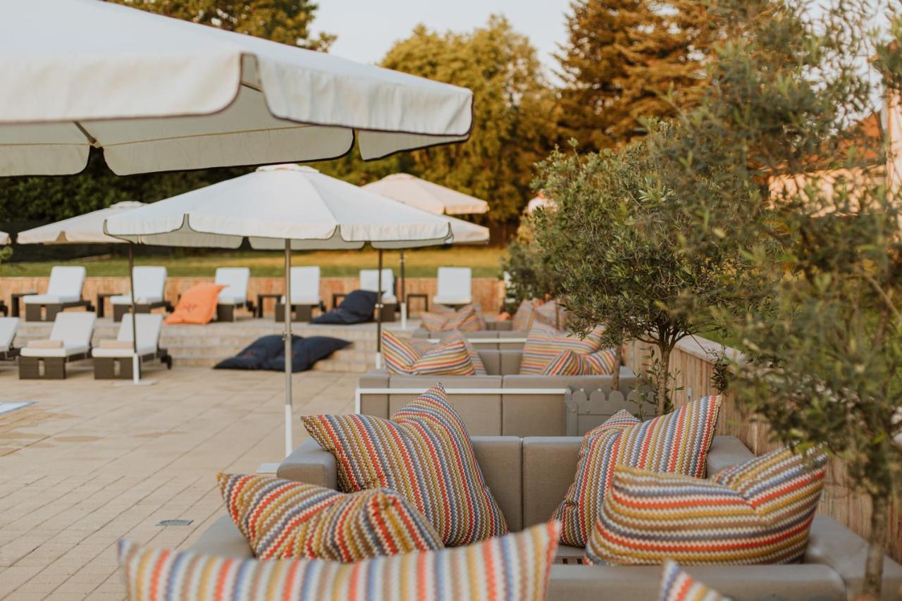 Hotel 1000 Ruza Belgrad Dış mekan fotoğraf
