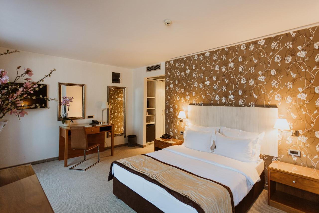Hotel 1000 Ruza Belgrad Dış mekan fotoğraf