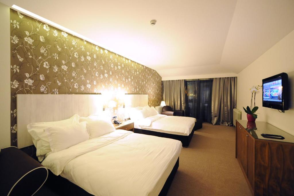 Hotel 1000 Ruza Belgrad Dış mekan fotoğraf