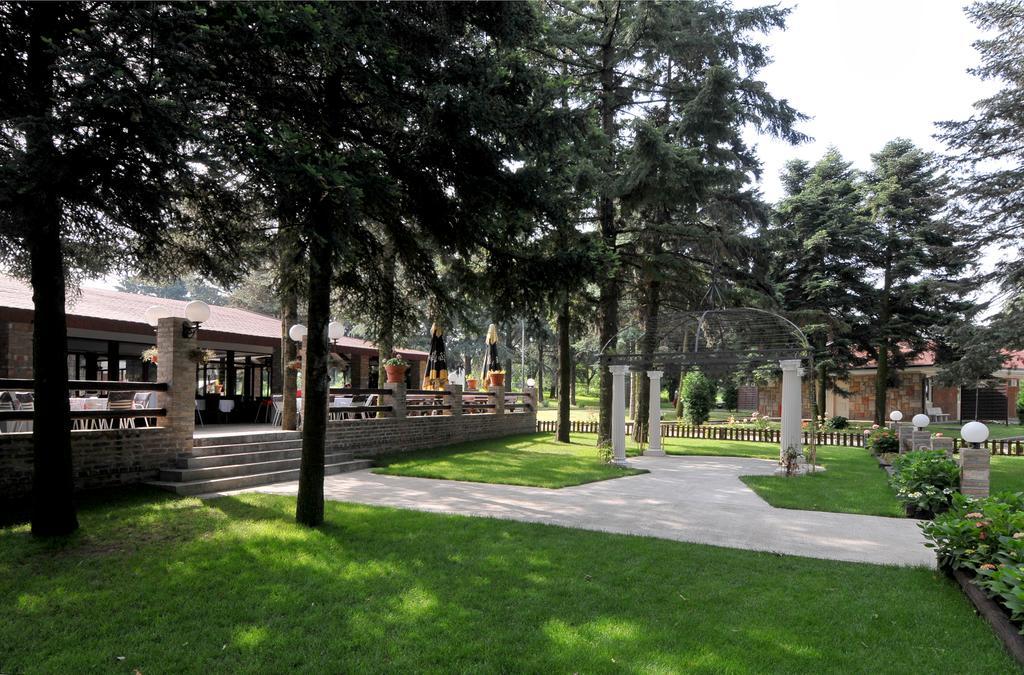 Hotel 1000 Ruza Belgrad Dış mekan fotoğraf