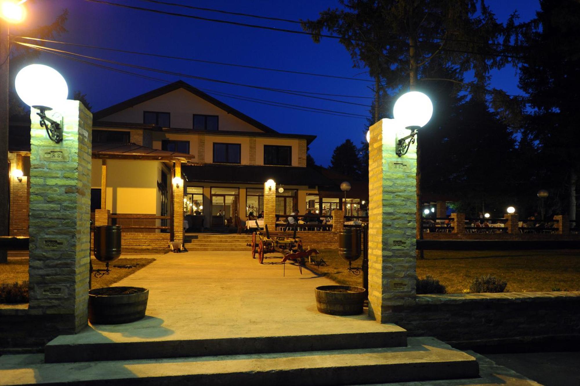 Hotel 1000 Ruza Belgrad Dış mekan fotoğraf
