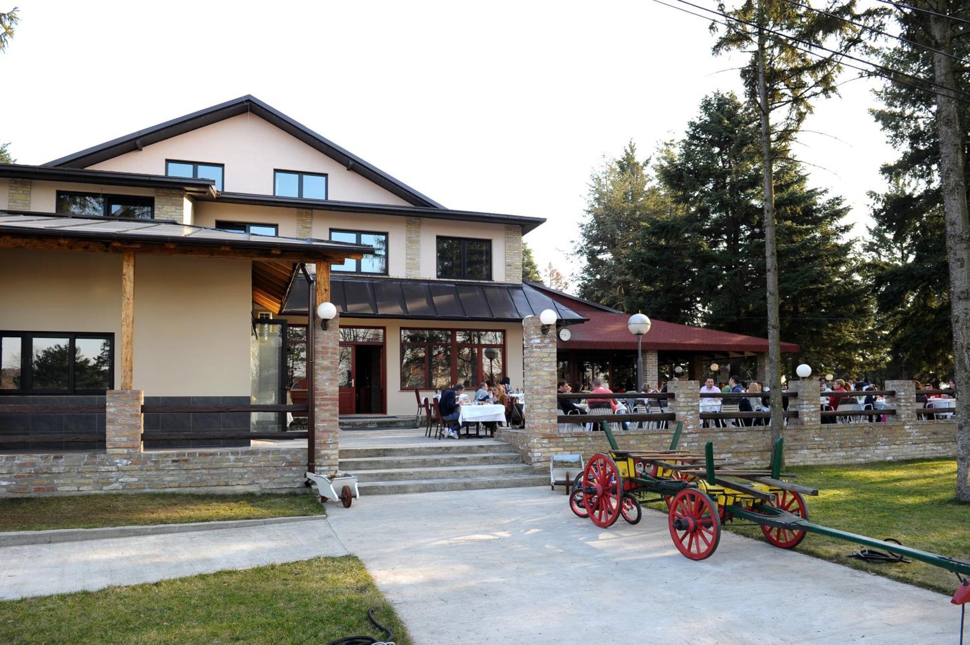 Hotel 1000 Ruza Belgrad Dış mekan fotoğraf