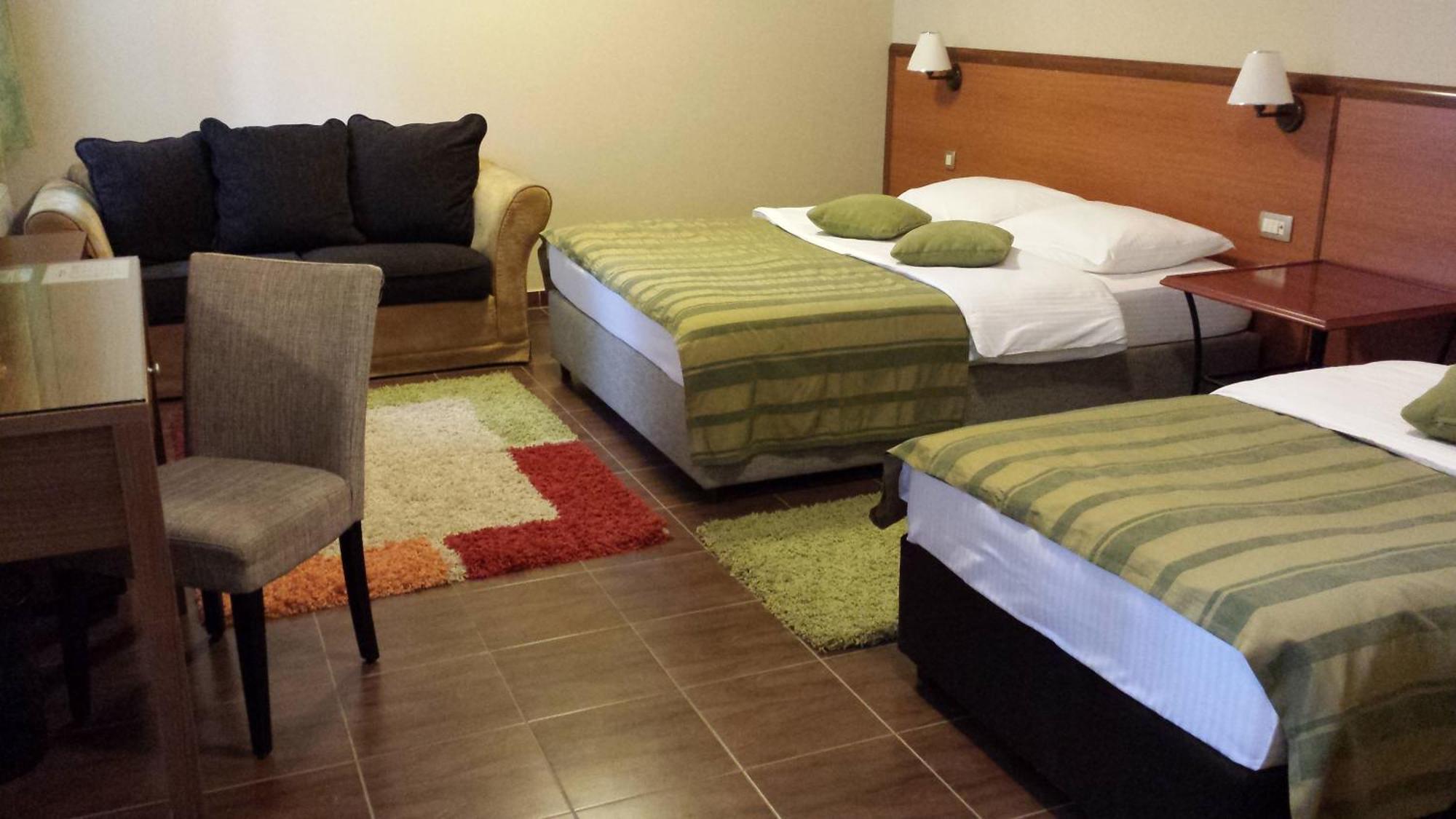 Hotel 1000 Ruza Belgrad Oda fotoğraf