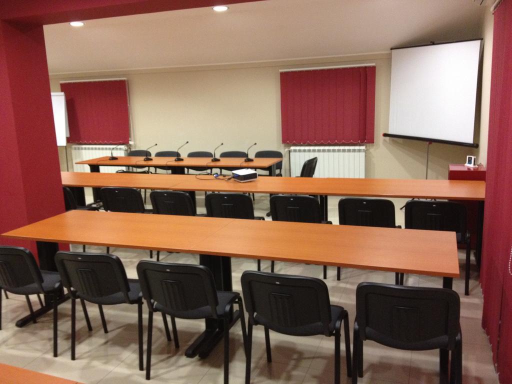 Hotel 1000 Ruza Belgrad Dış mekan fotoğraf