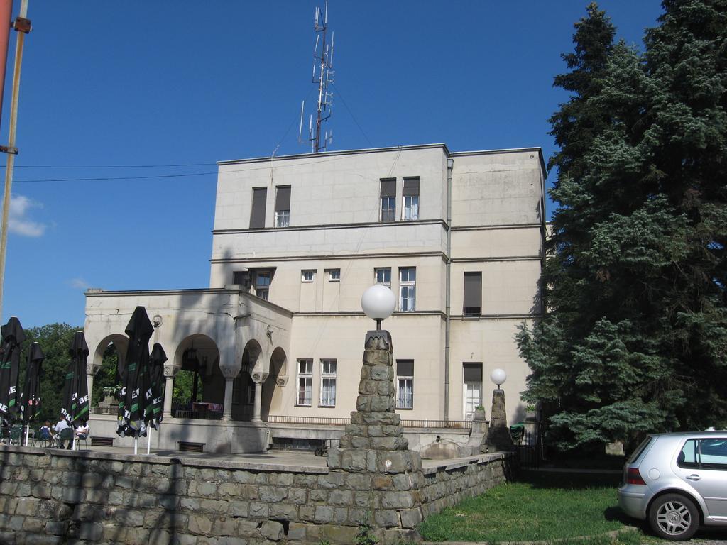 Hotel 1000 Ruza Belgrad Dış mekan fotoğraf