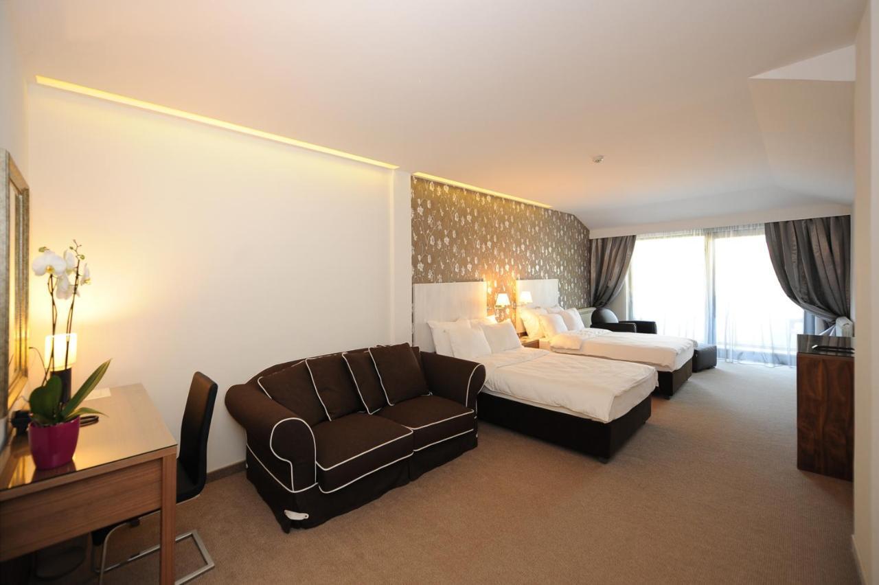 Hotel 1000 Ruza Belgrad Oda fotoğraf