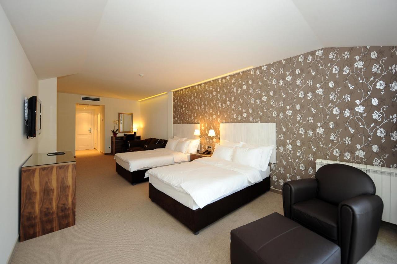 Hotel 1000 Ruza Belgrad Oda fotoğraf